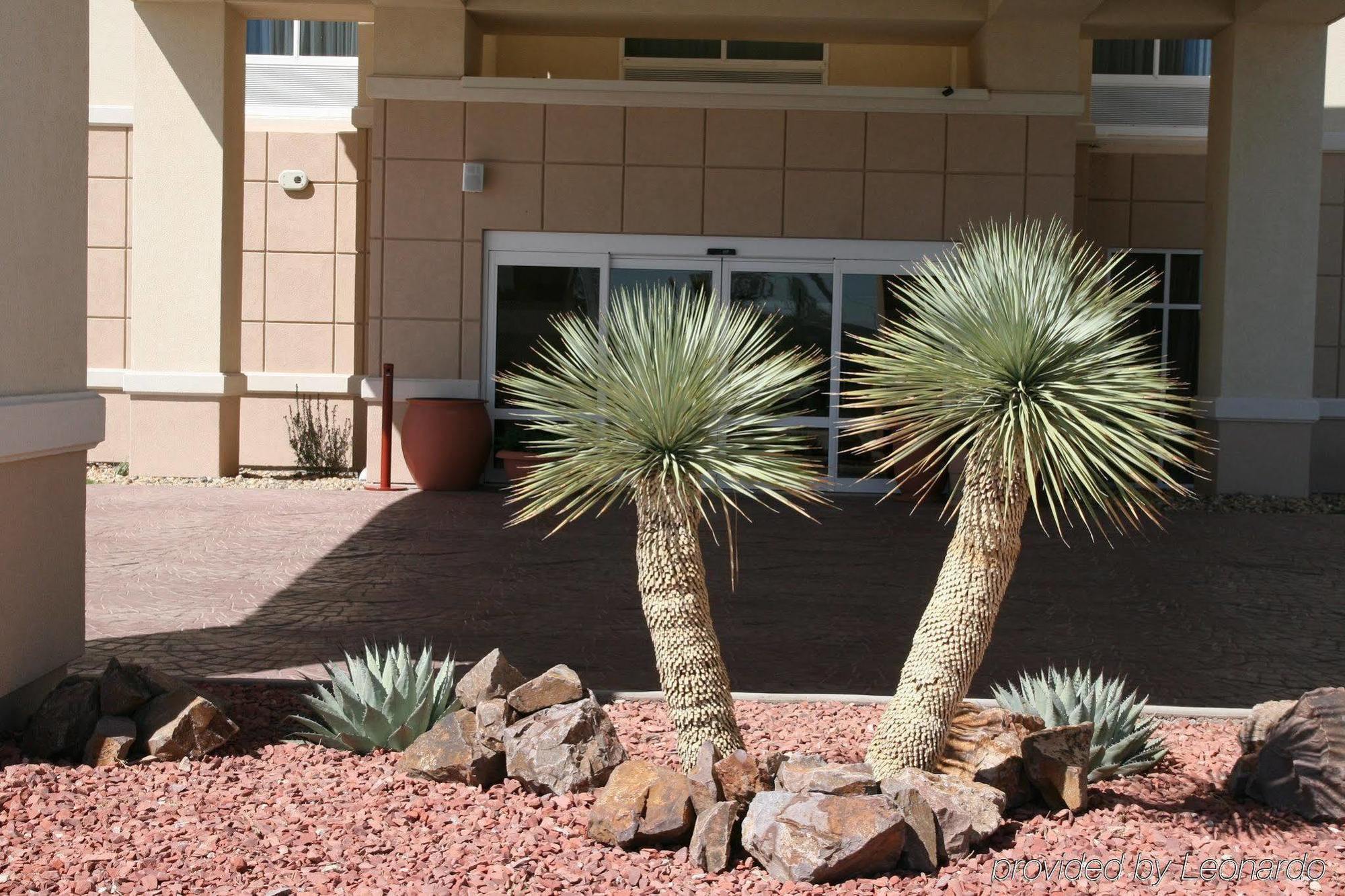 Hampton Inn Alpine Exterior photo